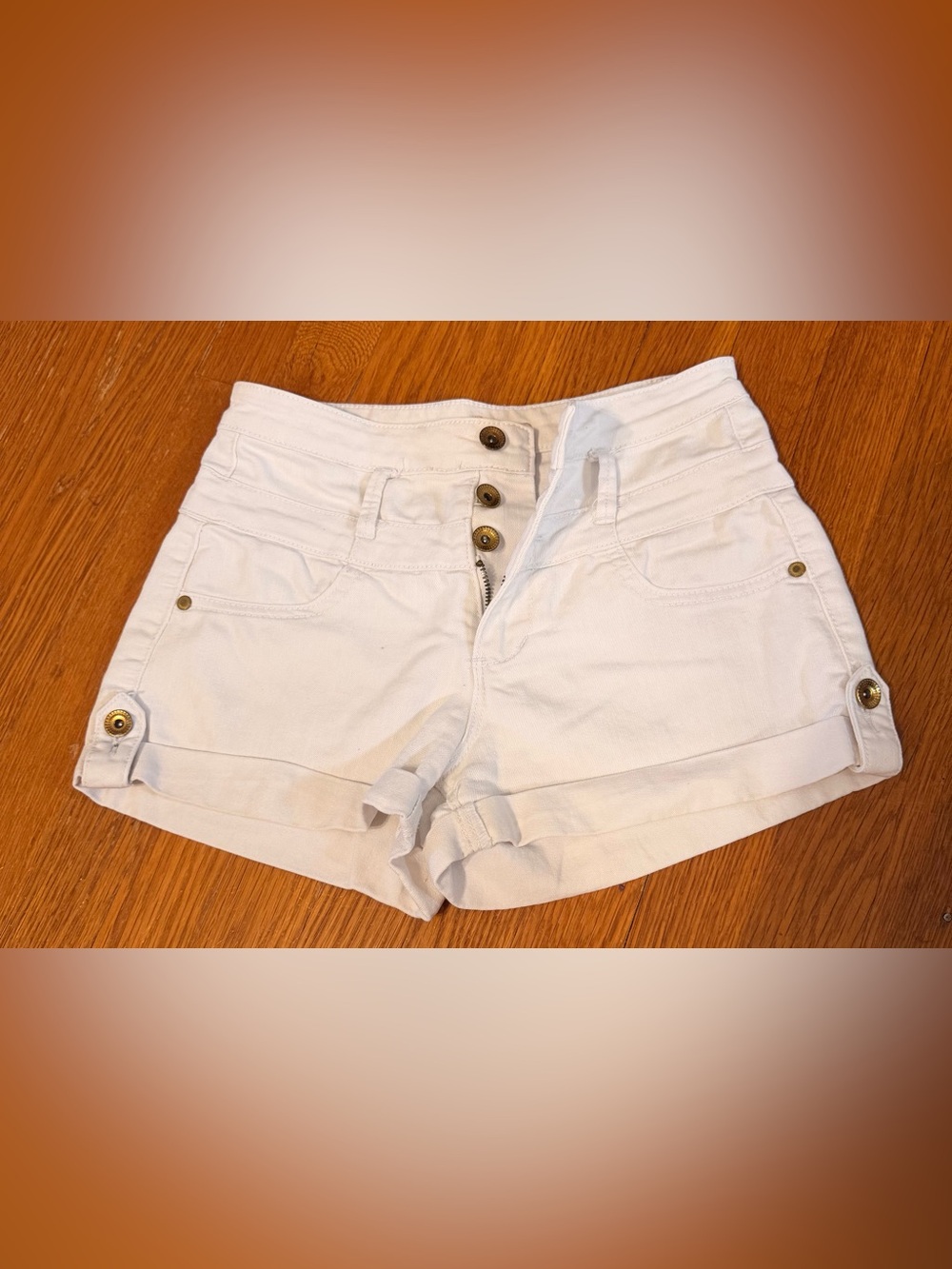 Refuge White High-Waist Button-Front Rolled Hem Shorts, Great Condition